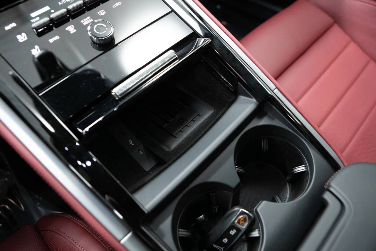 Thumbnail: 2026 Porsche Panamera - 32