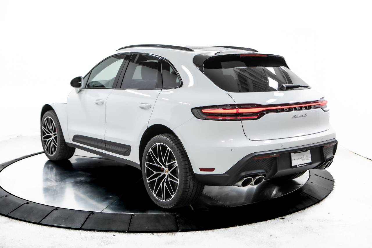 Thumbnail: 2025 Porsche Macan - 3