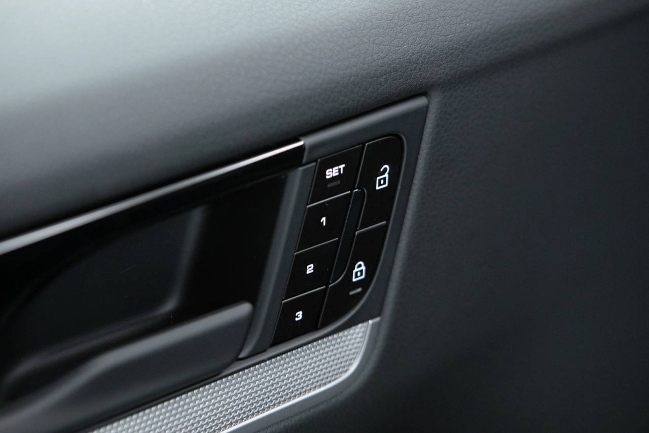 Thumbnail: 2026 Porsche Cayenne - 26