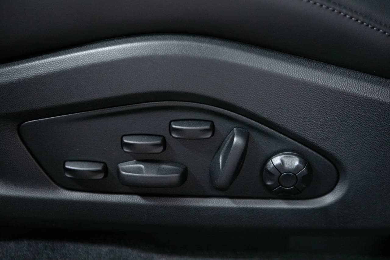 Thumbnail: 2025 Porsche Macan - 24