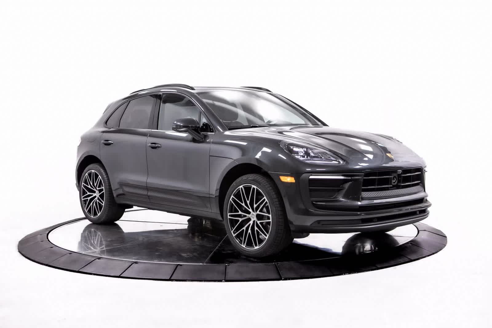 Thumbnail: 2026 Porsche Macan - 9