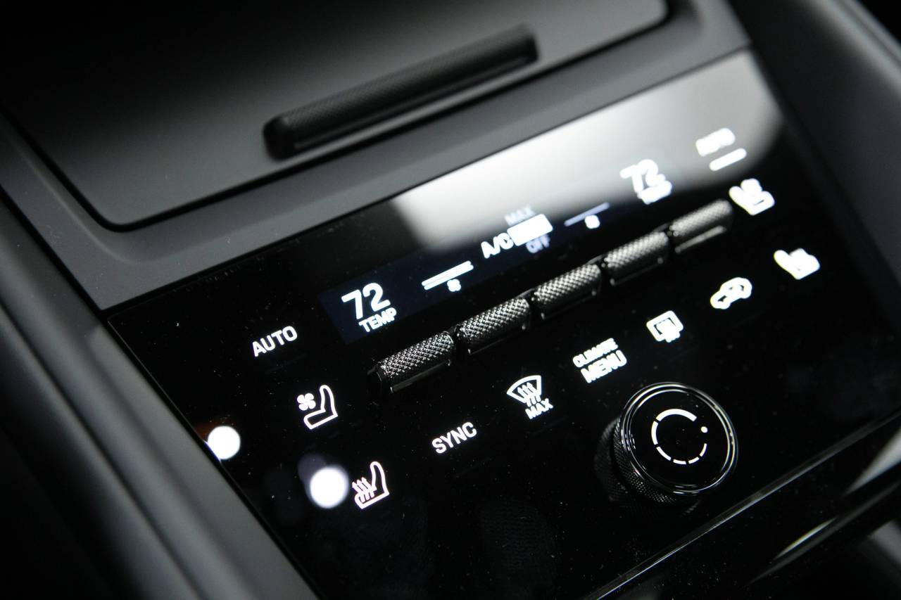 Thumbnail: 2025 Porsche Macan - 27