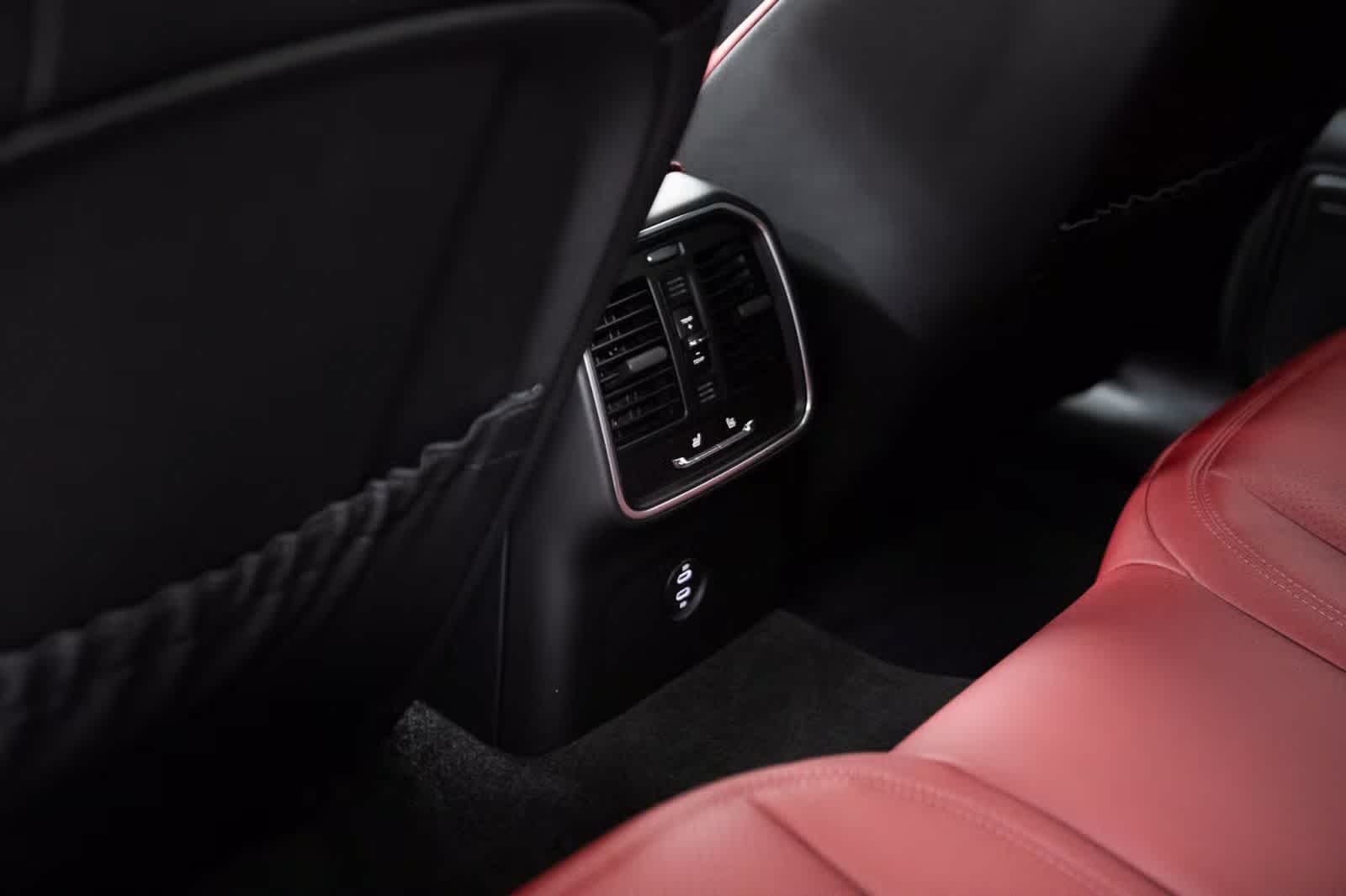 Thumbnail: 2026 Porsche Macan - 37