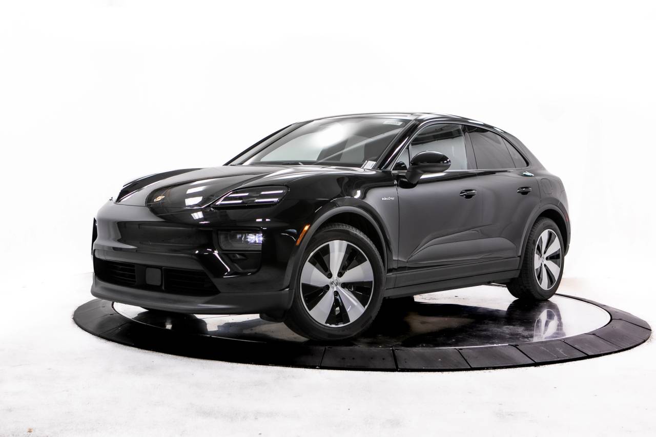2025 Porsche Macan Base