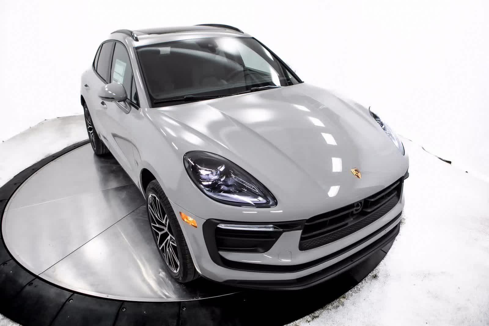 Thumbnail: 2025 Porsche Macan - 39