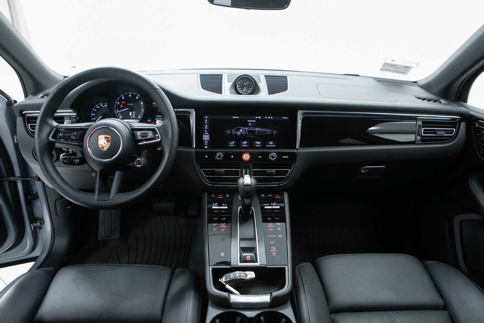 Thumbnail: 2026 Porsche Macan - 14