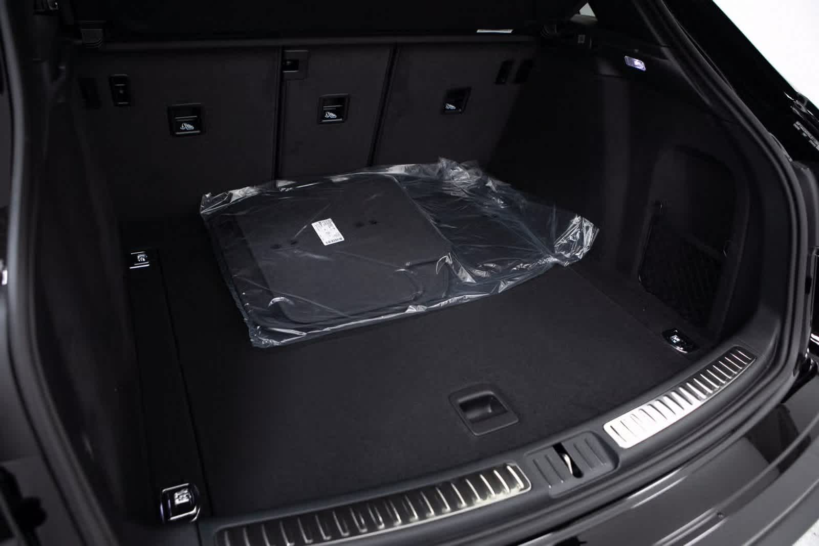 Thumbnail: 2025 Porsche Macan - 32