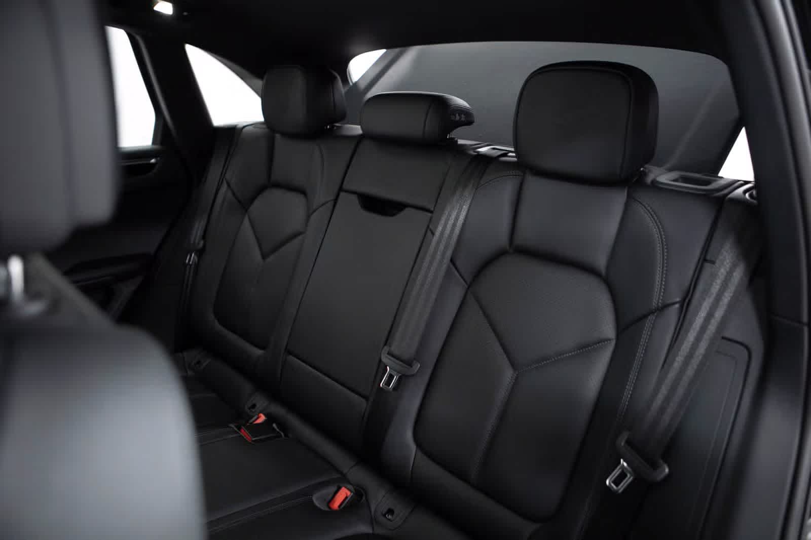 Thumbnail: 2026 Porsche Macan - 37