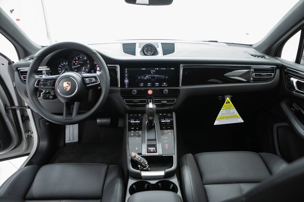 Thumbnail: 2026 Porsche Macan - 20