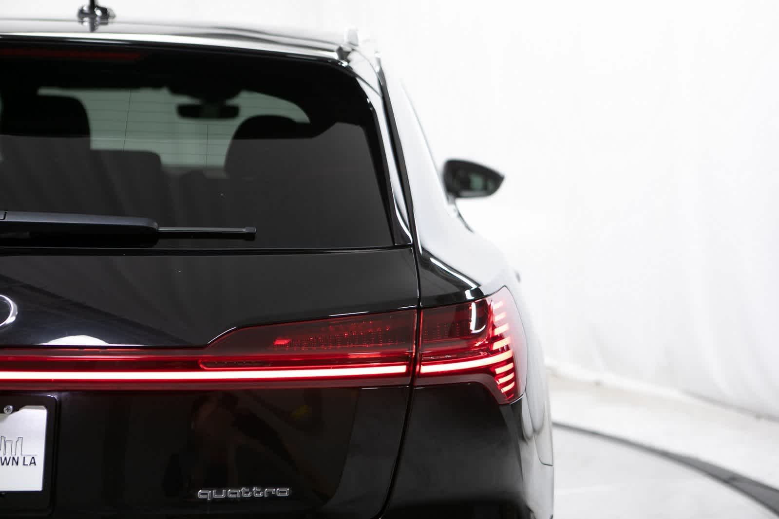 Thumbnail: 2022 Audi e-tron - 36