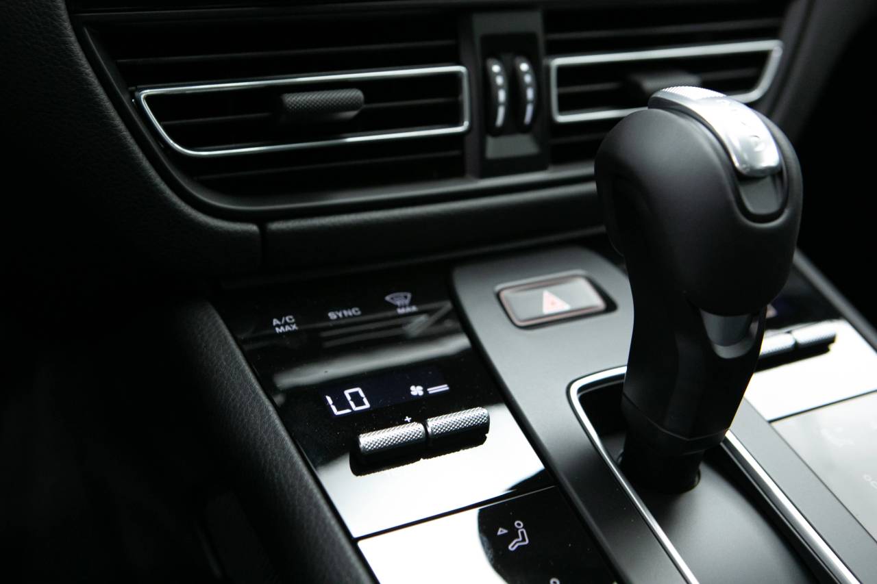 Thumbnail: 2026 Porsche Macan - 27