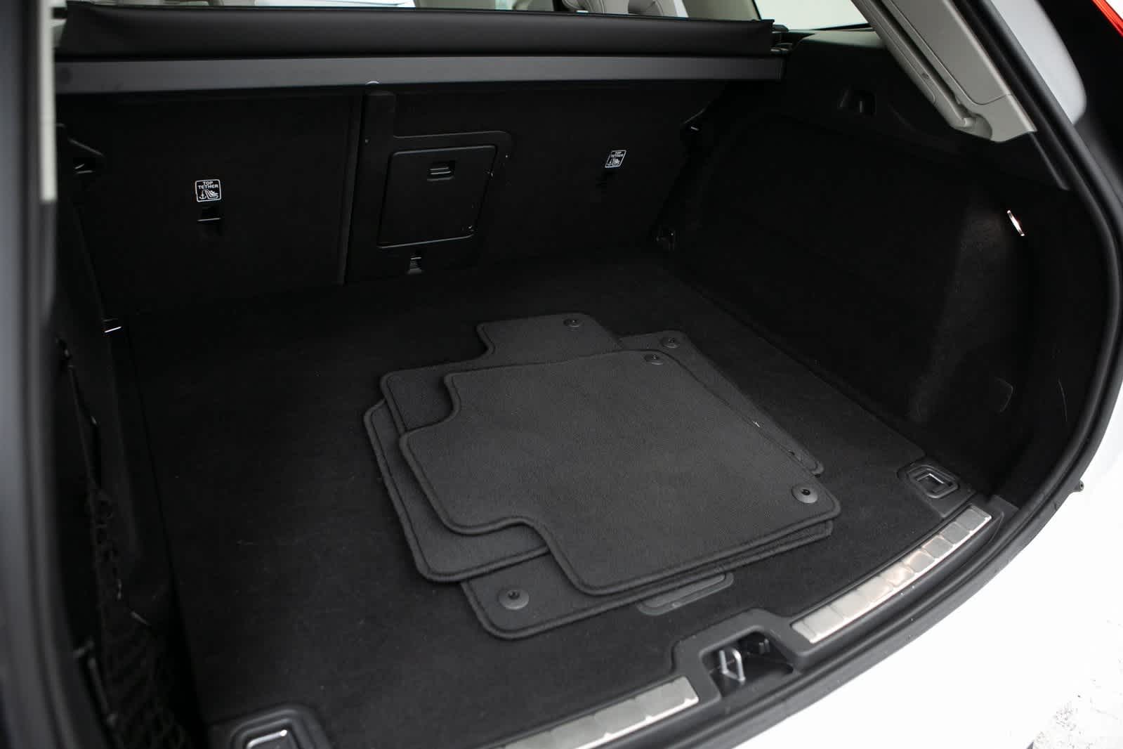 Thumbnail: 2024 Volvo XC60 - 29