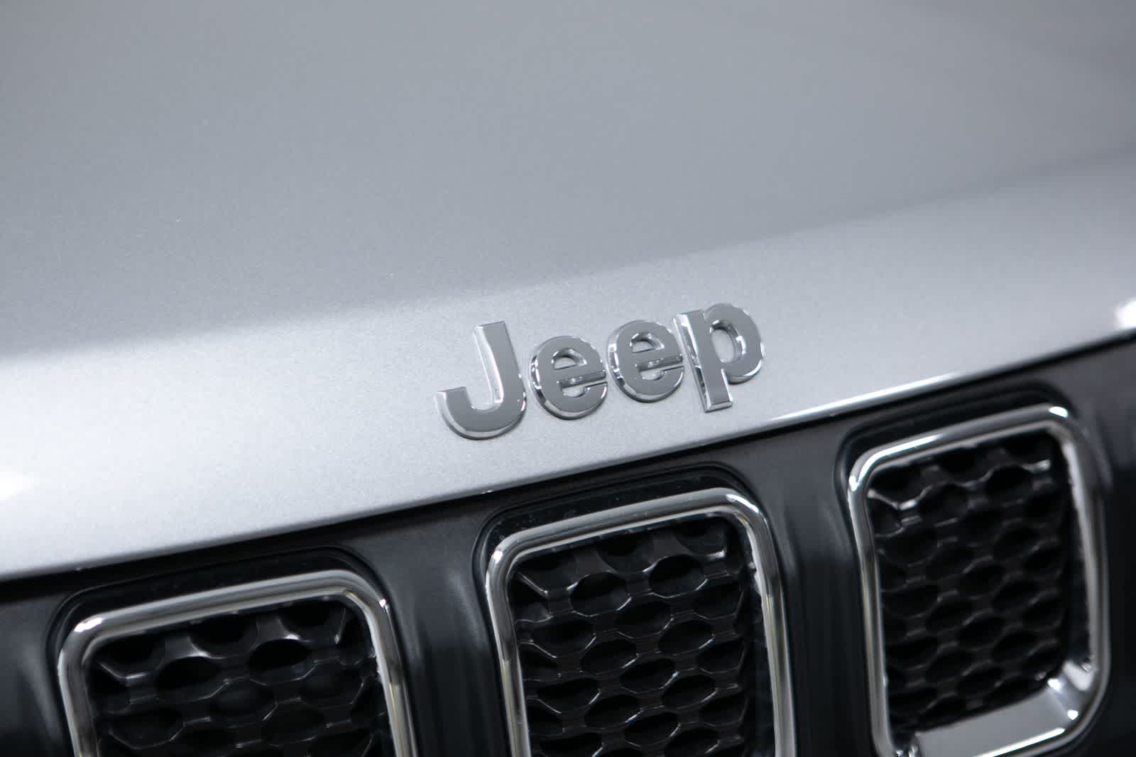 Thumbnail: 2023 Jeep Compass - 17