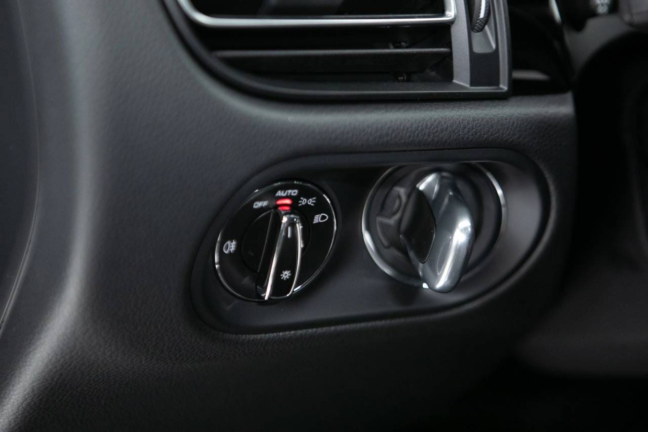 Thumbnail: 2026 Porsche Macan - 28