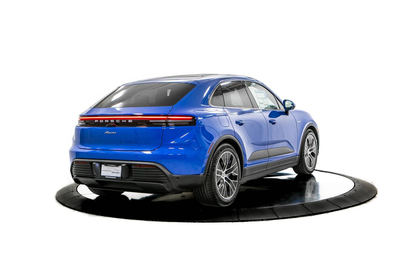 Thumbnail: 2026 Porsche Macan - 7