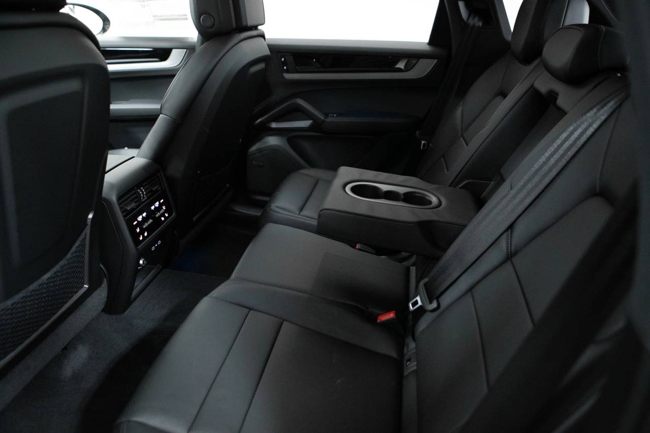 Thumbnail: 2026 Porsche Cayenne - 38