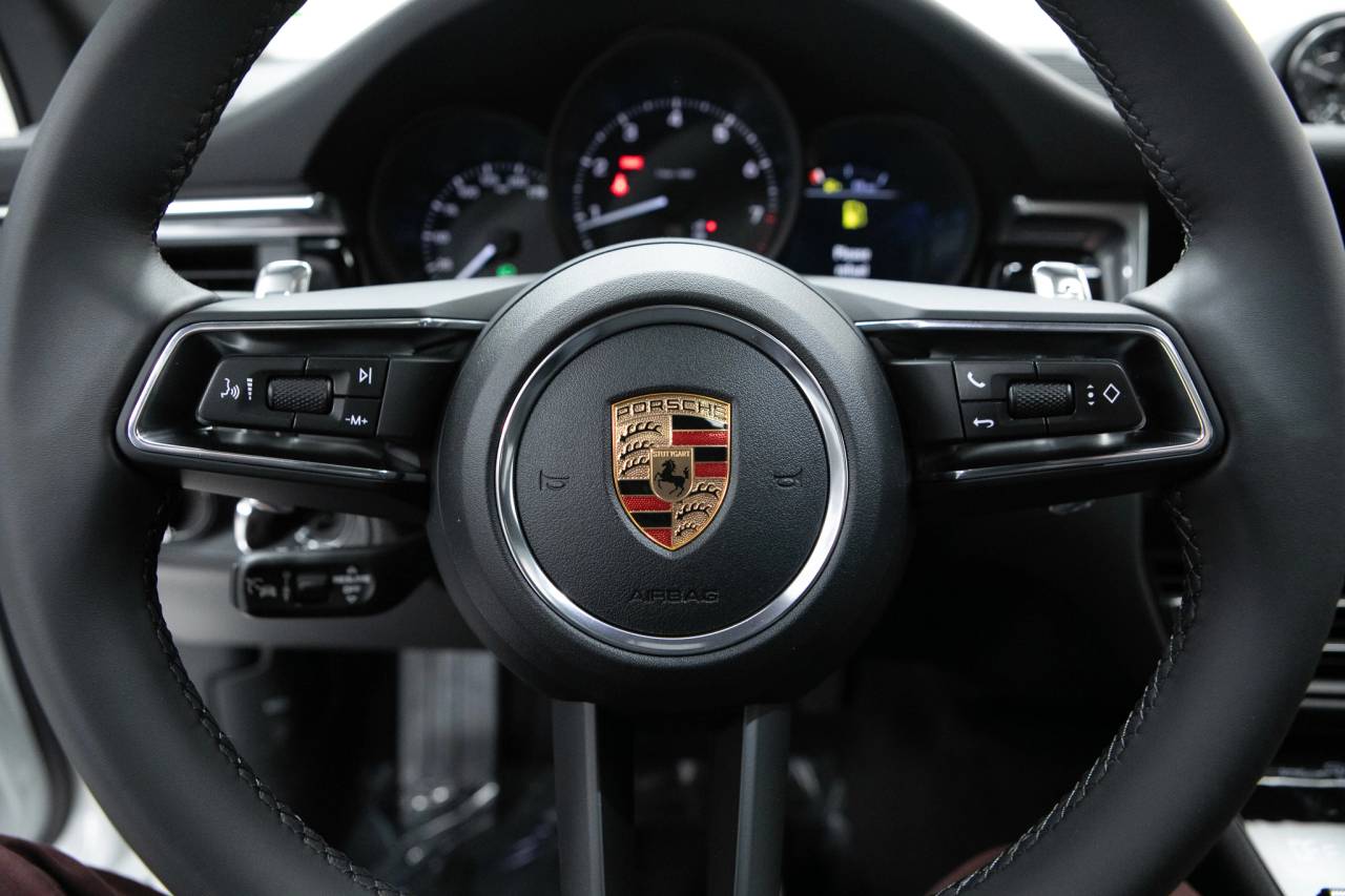 Thumbnail: 2026 Porsche Macan - 21