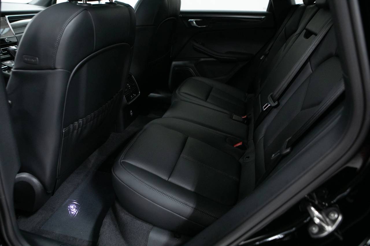 Thumbnail: 2026 Porsche Macan - 35