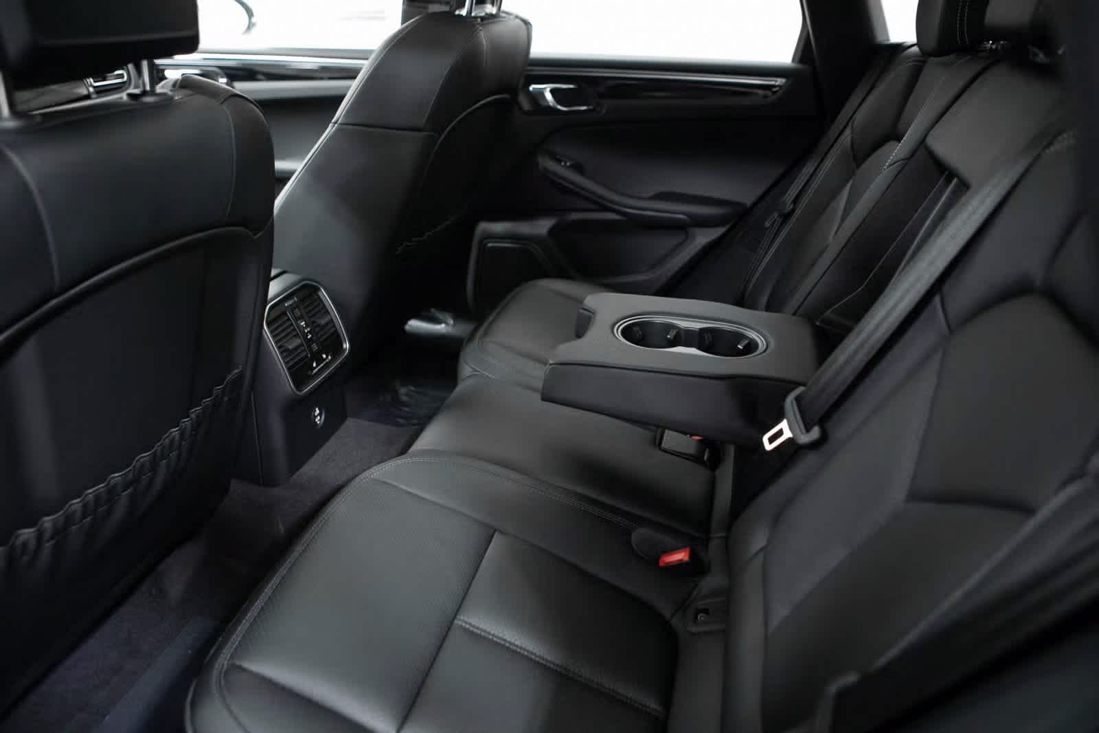 Thumbnail: 2025 Porsche Macan - 29