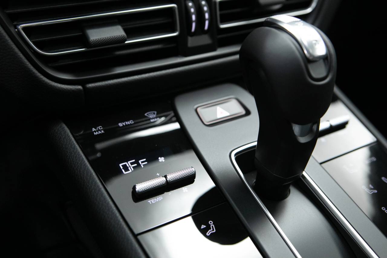 Thumbnail: 2026 Porsche Macan - 29