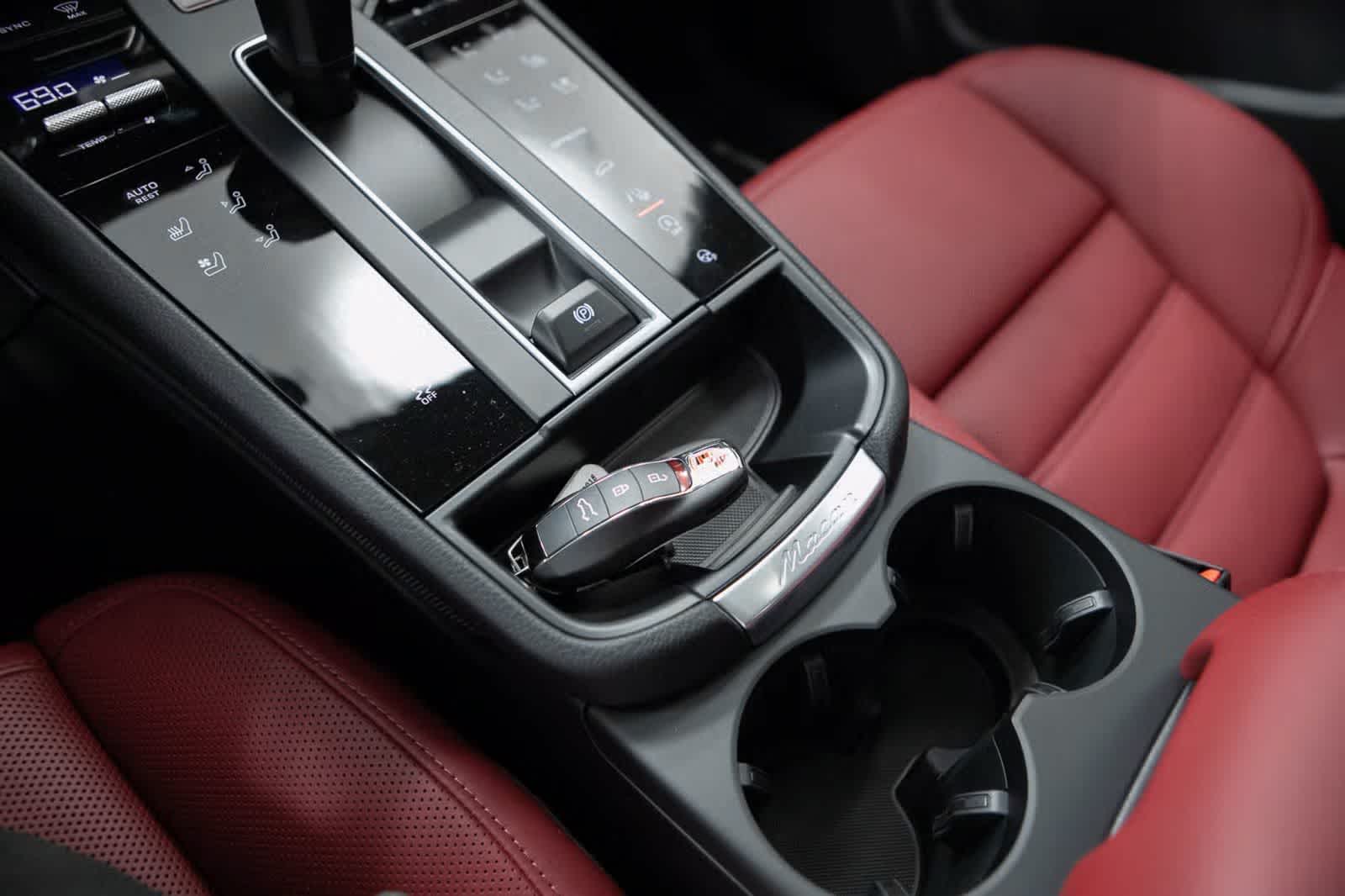 Thumbnail: 2026 Porsche Macan - 29