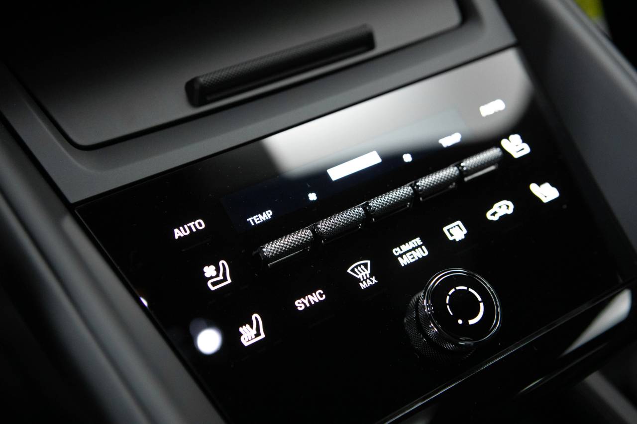 Thumbnail: 2026 Porsche Macan - 27