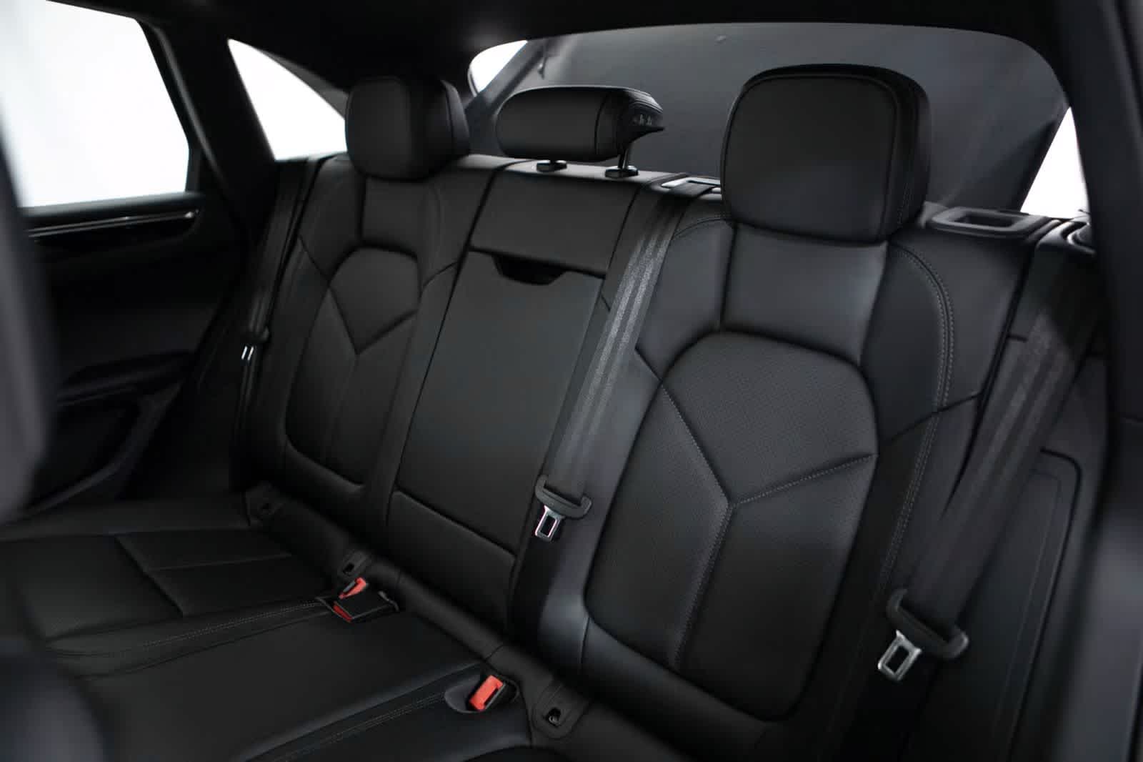 Thumbnail: 2026 Porsche Macan - 36