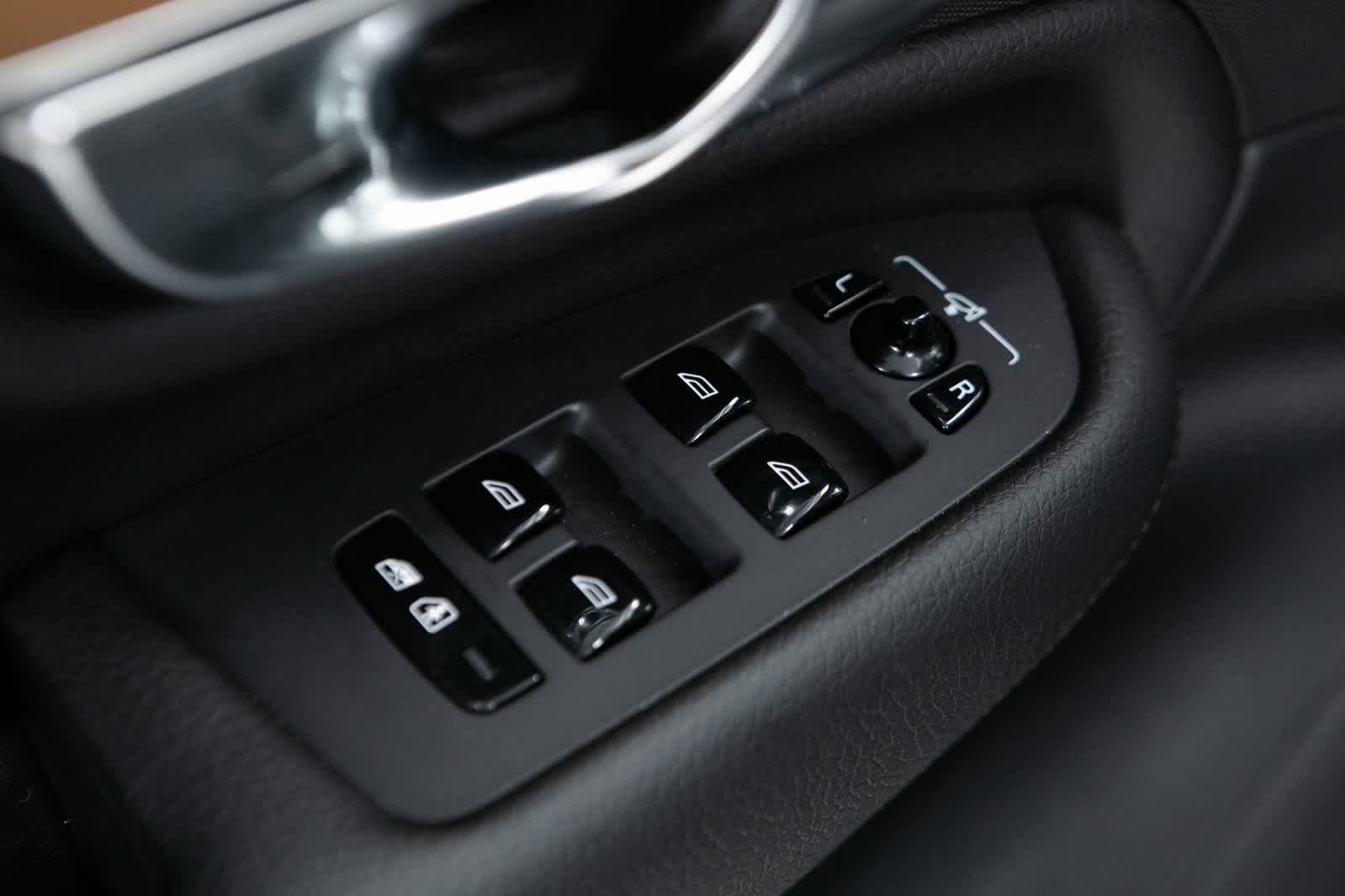 Thumbnail: 2022 Volvo XC90 - 18