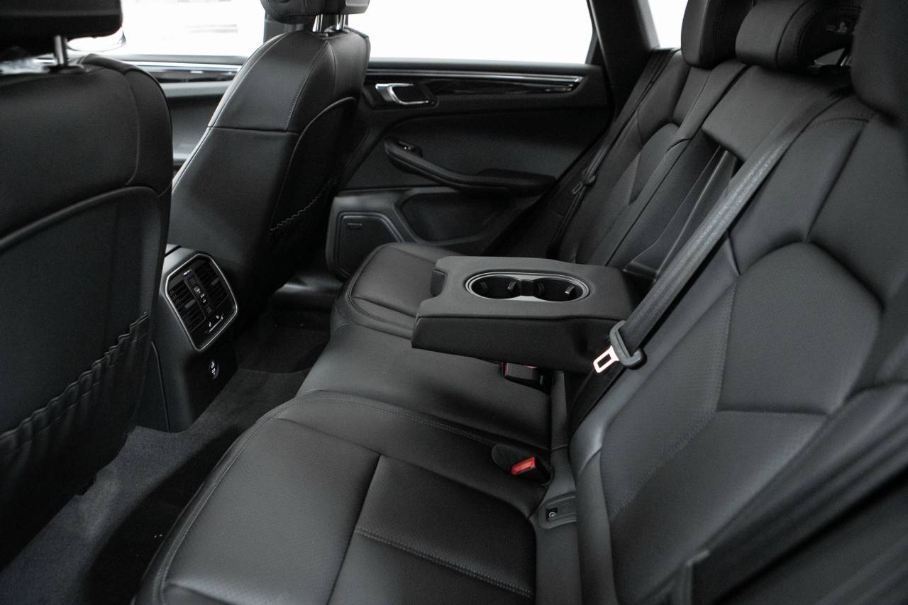 Thumbnail: 2026 Porsche Macan - 33