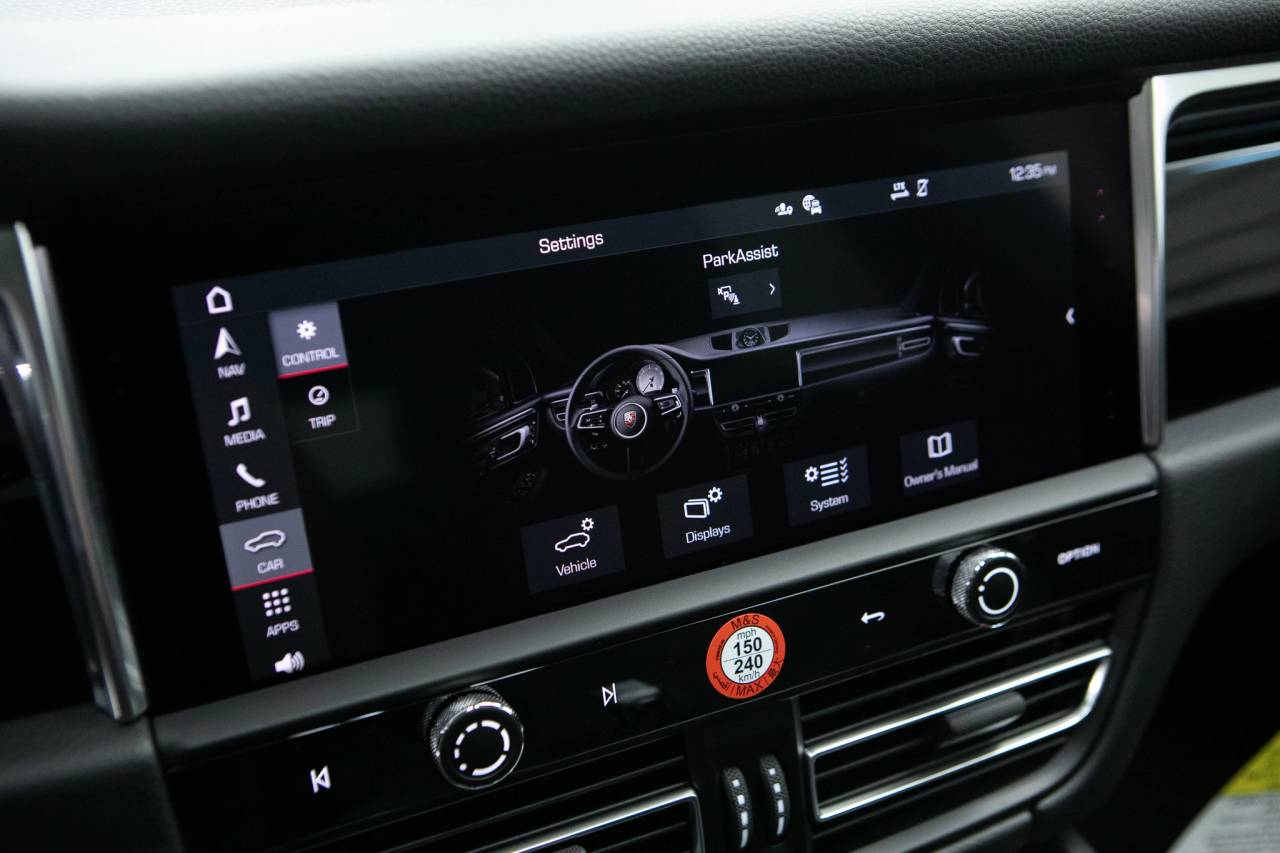 Thumbnail: 2026 Porsche Macan - 22