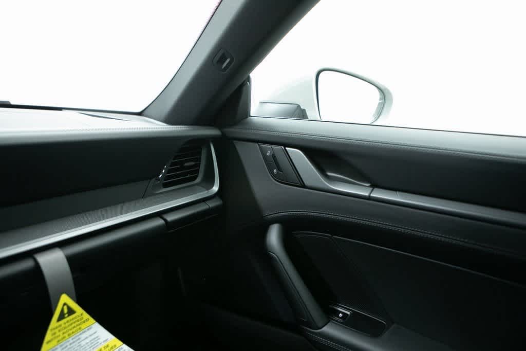 Thumbnail: 2025 Porsche 911 - 29