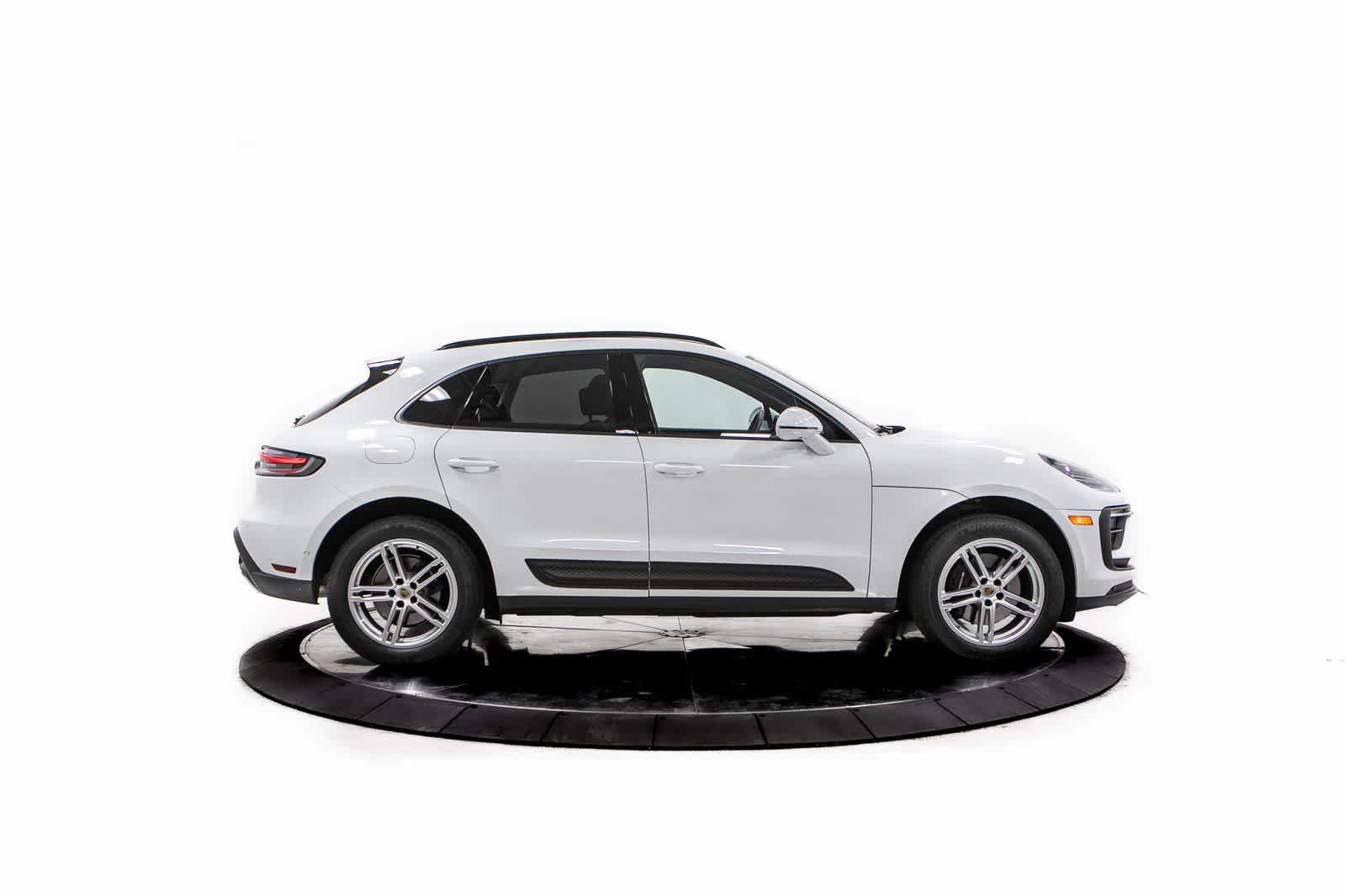 Thumbnail: 2023 Porsche Macan - 8