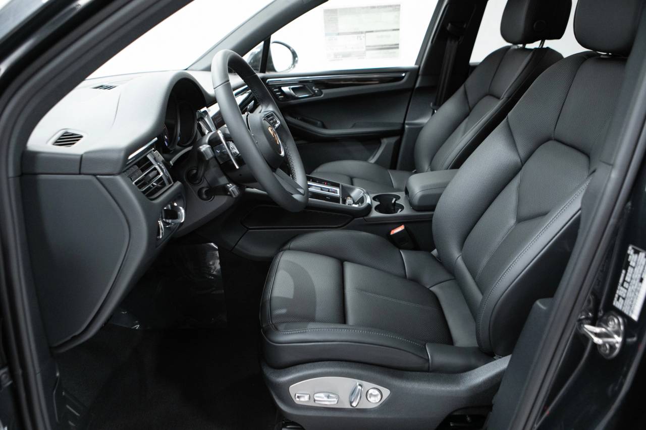 Thumbnail: 2026 Porsche Macan - 22
