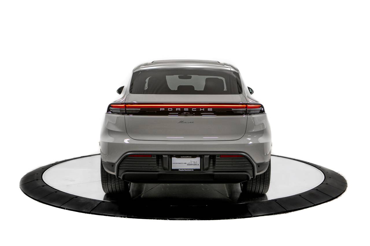 Thumbnail: 2026 Porsche Macan - 6
