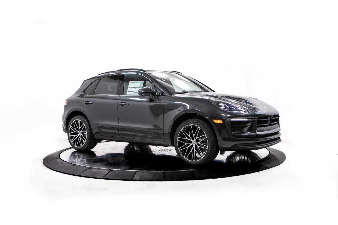 Thumbnail: 2026 Porsche Macan - 9