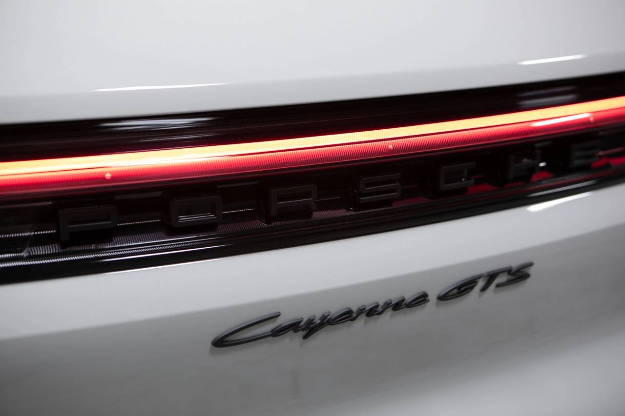 Thumbnail: 2026 Porsche Cayenne - 16