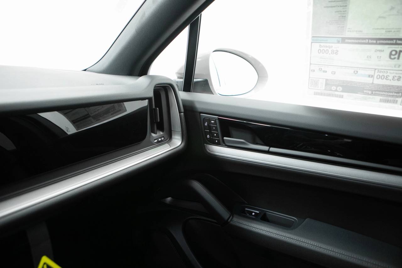 Thumbnail: 2026 Porsche Cayenne - 32