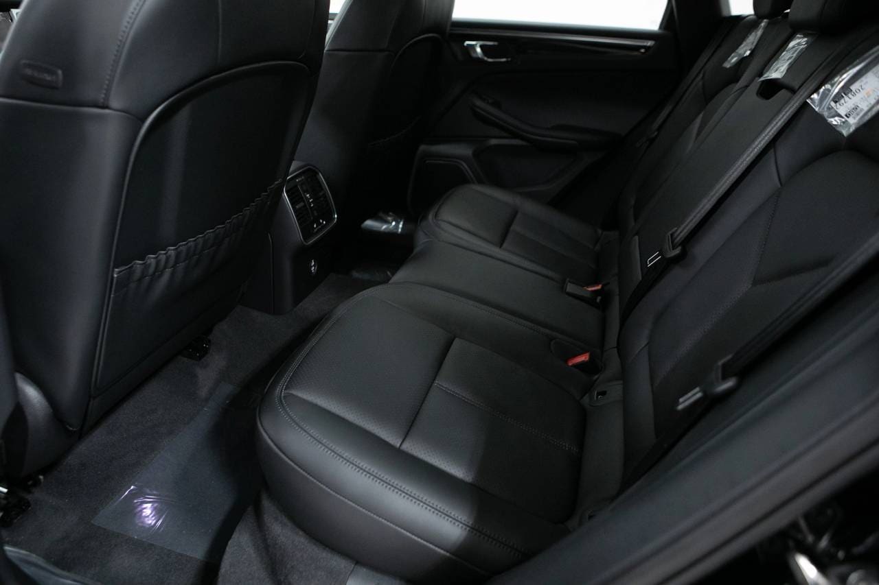 Thumbnail: 2026 Porsche Macan - 36