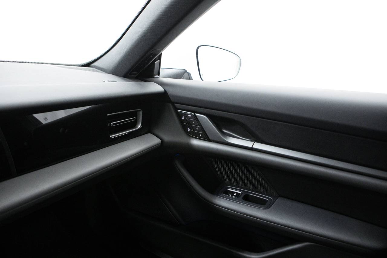 Thumbnail: 2026 Porsche Taycan - 30