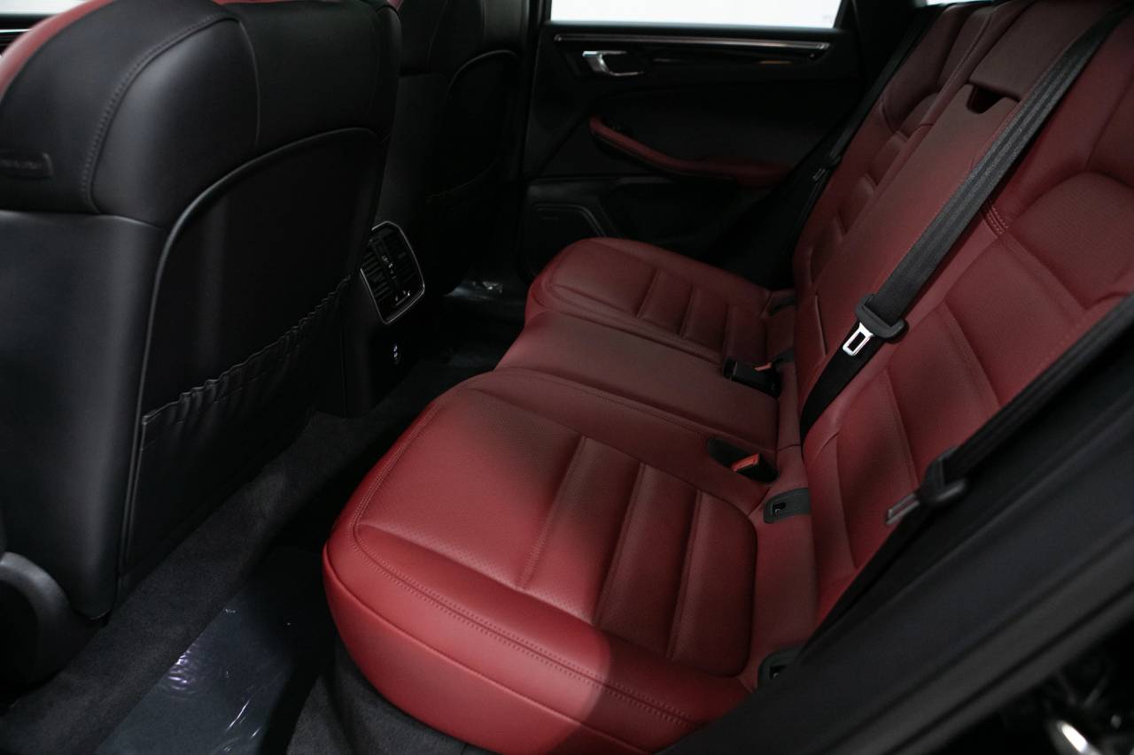 Thumbnail: 2026 Porsche Macan - 34