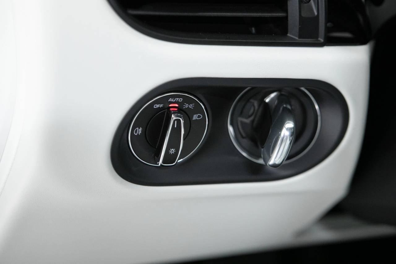 Thumbnail: 2026 Porsche Macan - 28