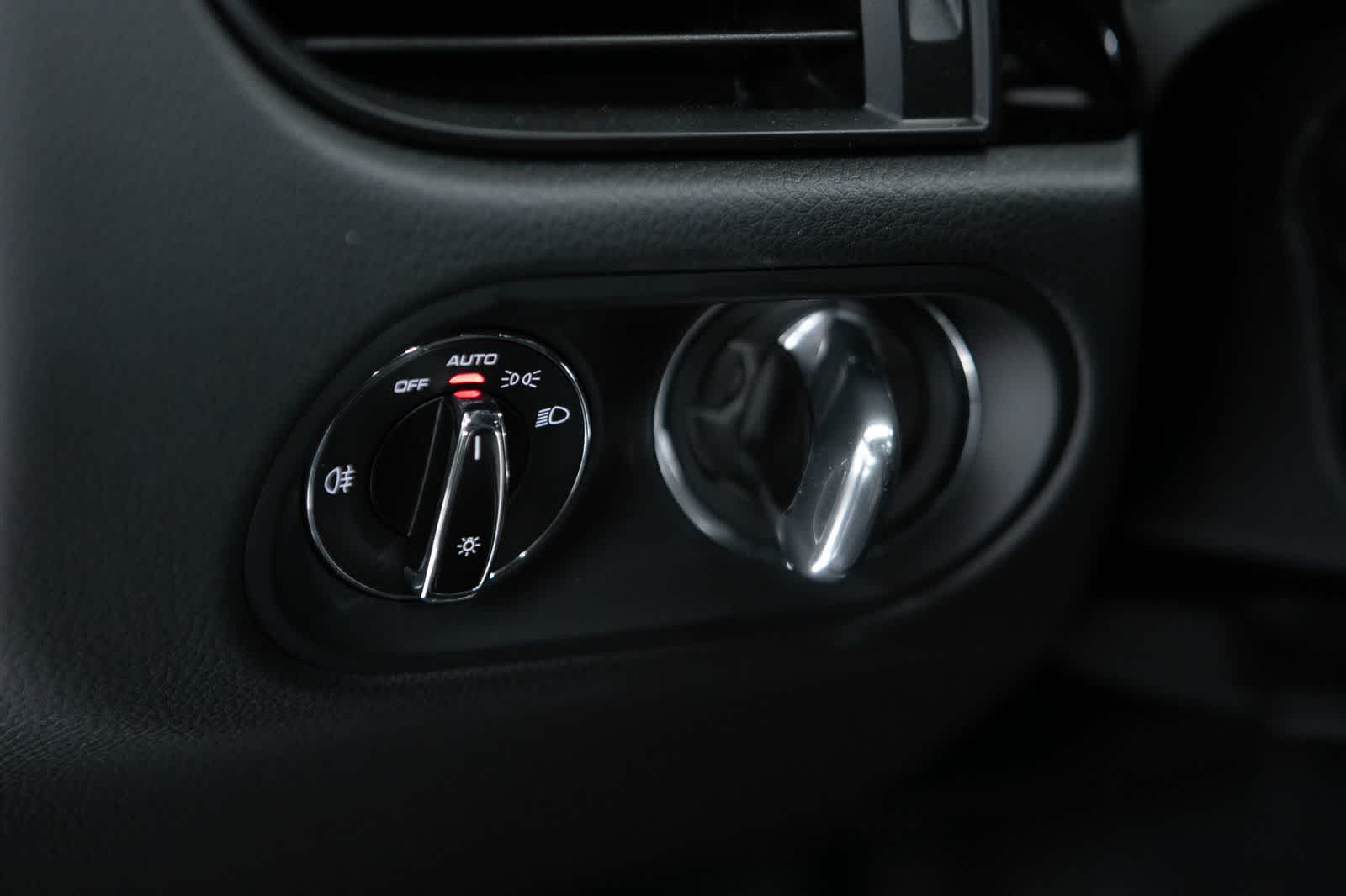 Thumbnail: 2026 Porsche Macan - 27