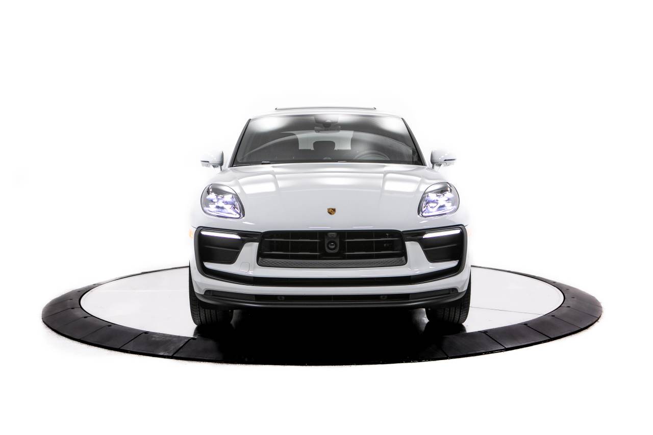 Thumbnail: 2026 Porsche Macan - 10