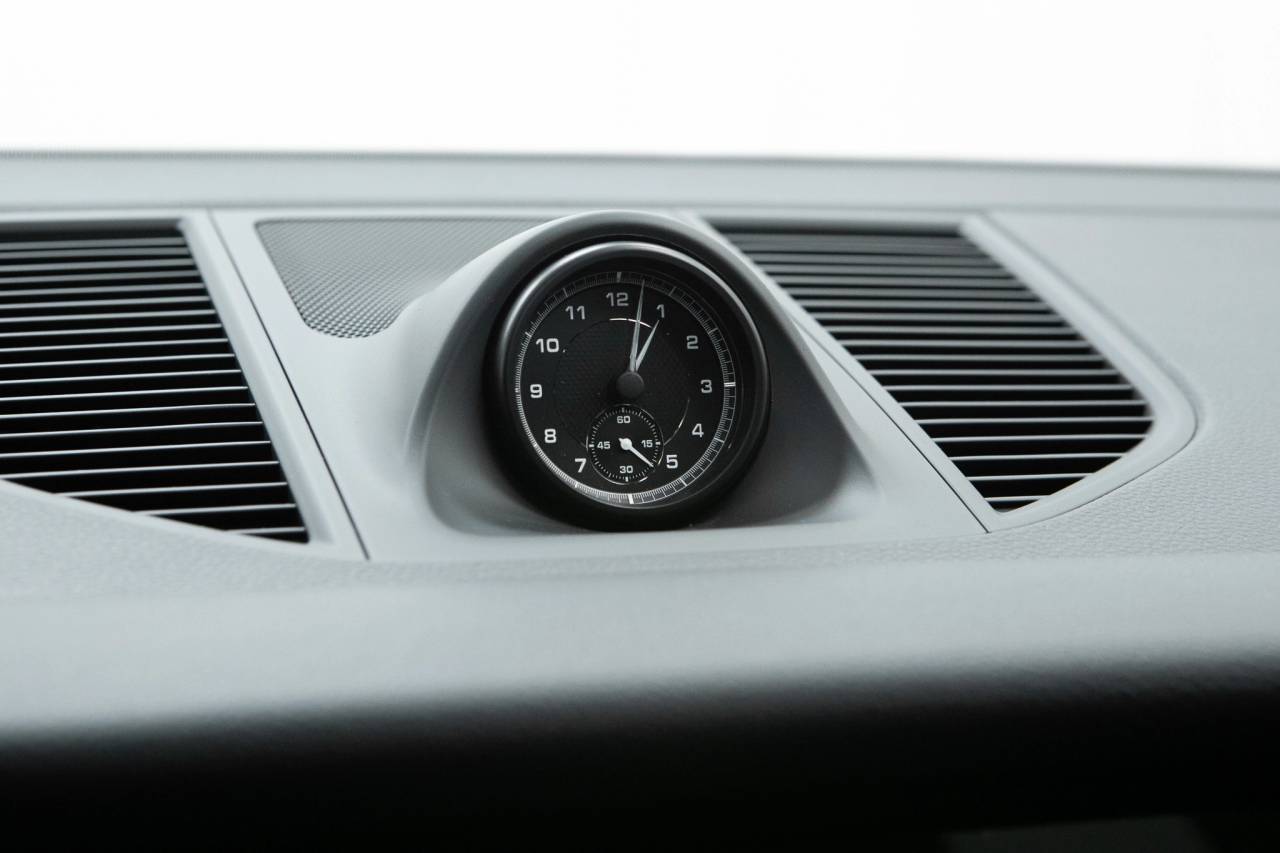 Thumbnail: 2026 Porsche Macan - 30