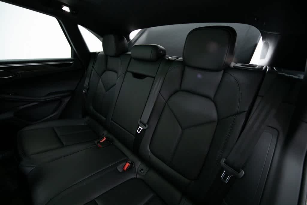 Thumbnail: 2025 Porsche Macan - 35
