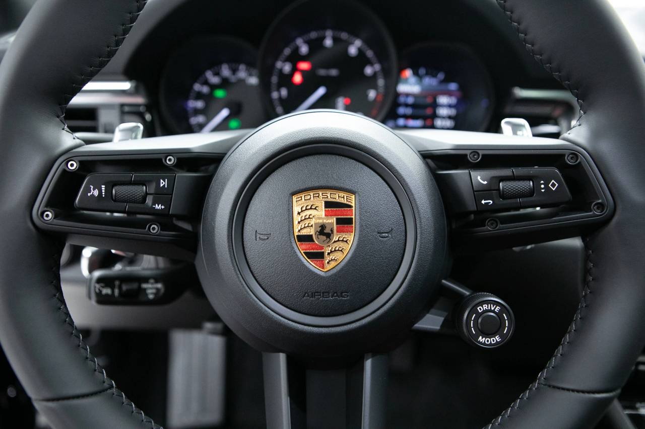 Thumbnail: 2026 Porsche Macan - 21