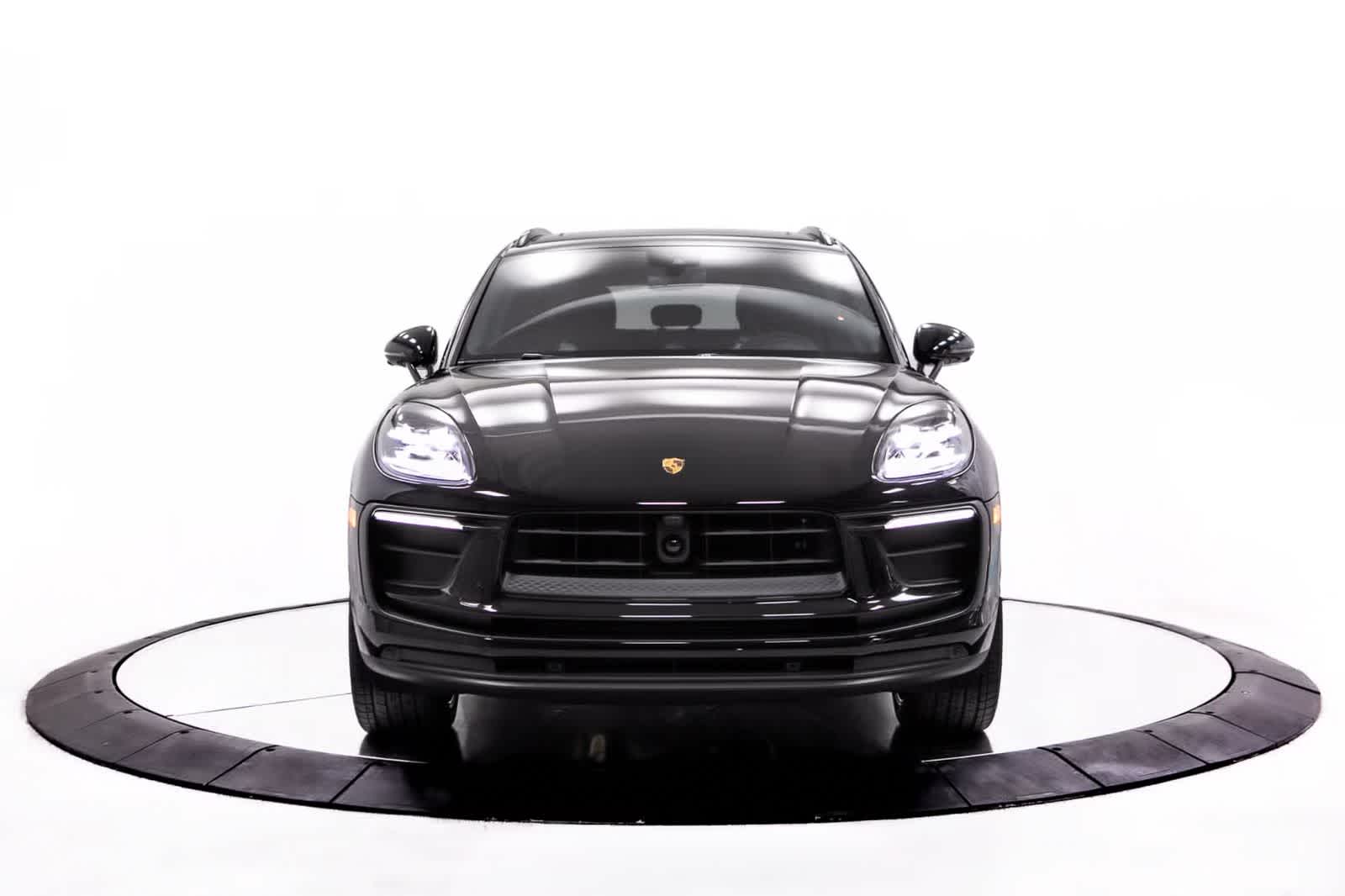Thumbnail: 2026 Porsche Macan - 10