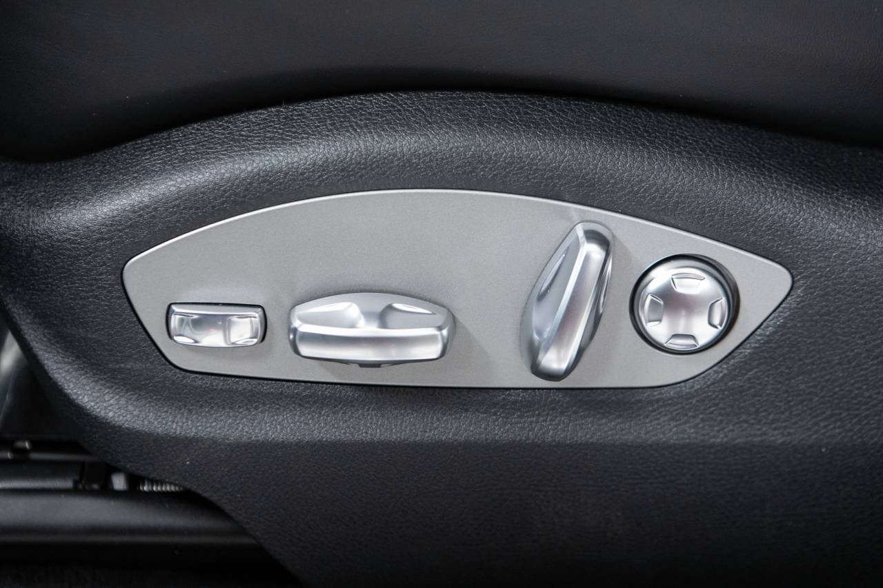 Thumbnail: 2026 Porsche Macan - 24