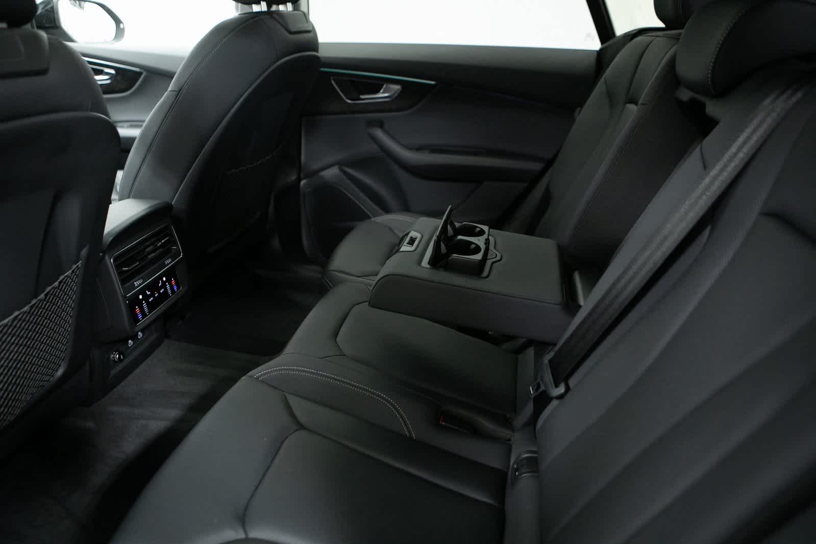 Thumbnail: 2022 Audi Q8 - 25