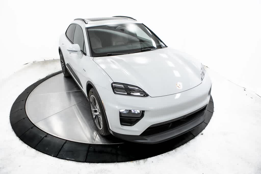 Thumbnail: 2025 Porsche Macan - 39